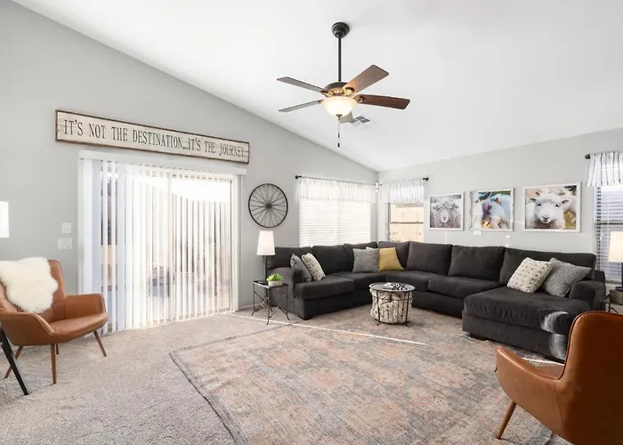 <1 Mile To The Duke Golf Course! *