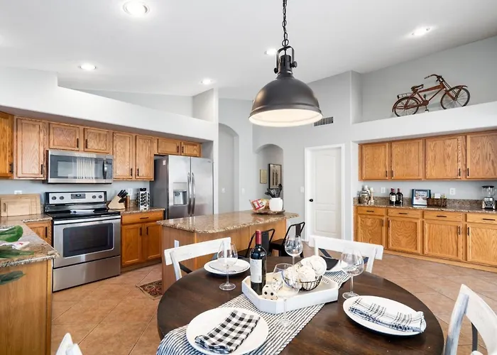 <1 Mile To The Duke Golf Course! *