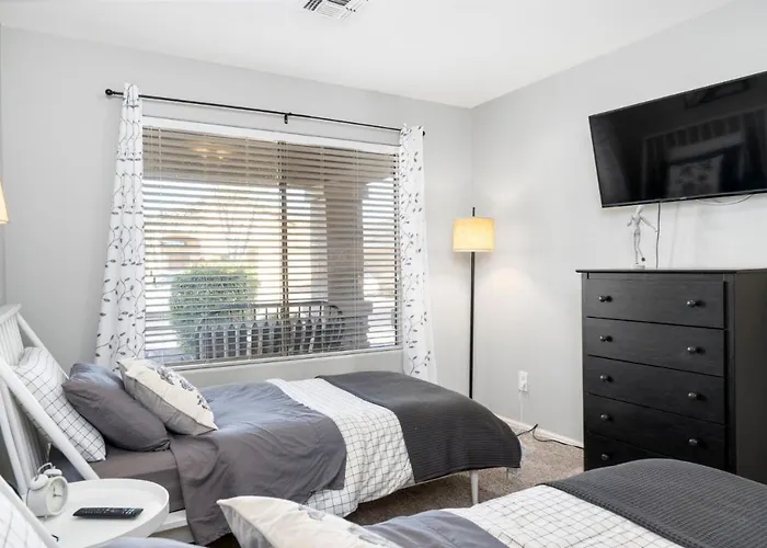 <1 Mile To The Duke Golf Course! Holiday home